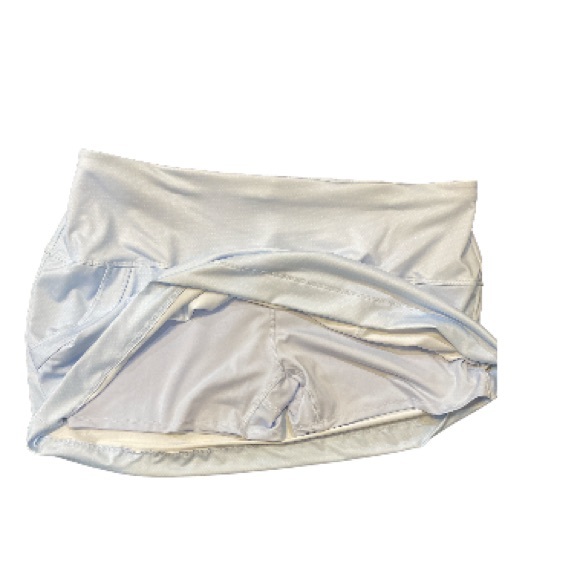 Lucky In Love Women's Feeling Sleek Pocket Skirt with Built-in Shorts - Picture 5 of 7